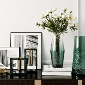 现代螺纹玻璃花瓶饰品摆设3d模型