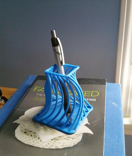 扭曲的笔筒3d打印模型
