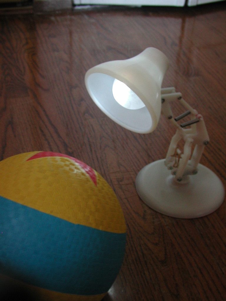 Pixar动画的标志性台灯 by PLA是什么 3D打印模型