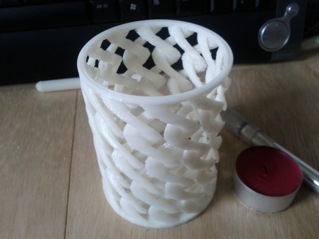 麻花辫式的笔筒/蜡烛杯/牙刷盒 by 今天是个好日子 3D打印模型