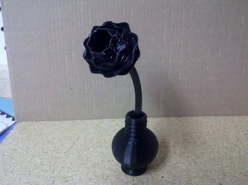 带花的花瓶 by 刷卡时为零 3D打印模型