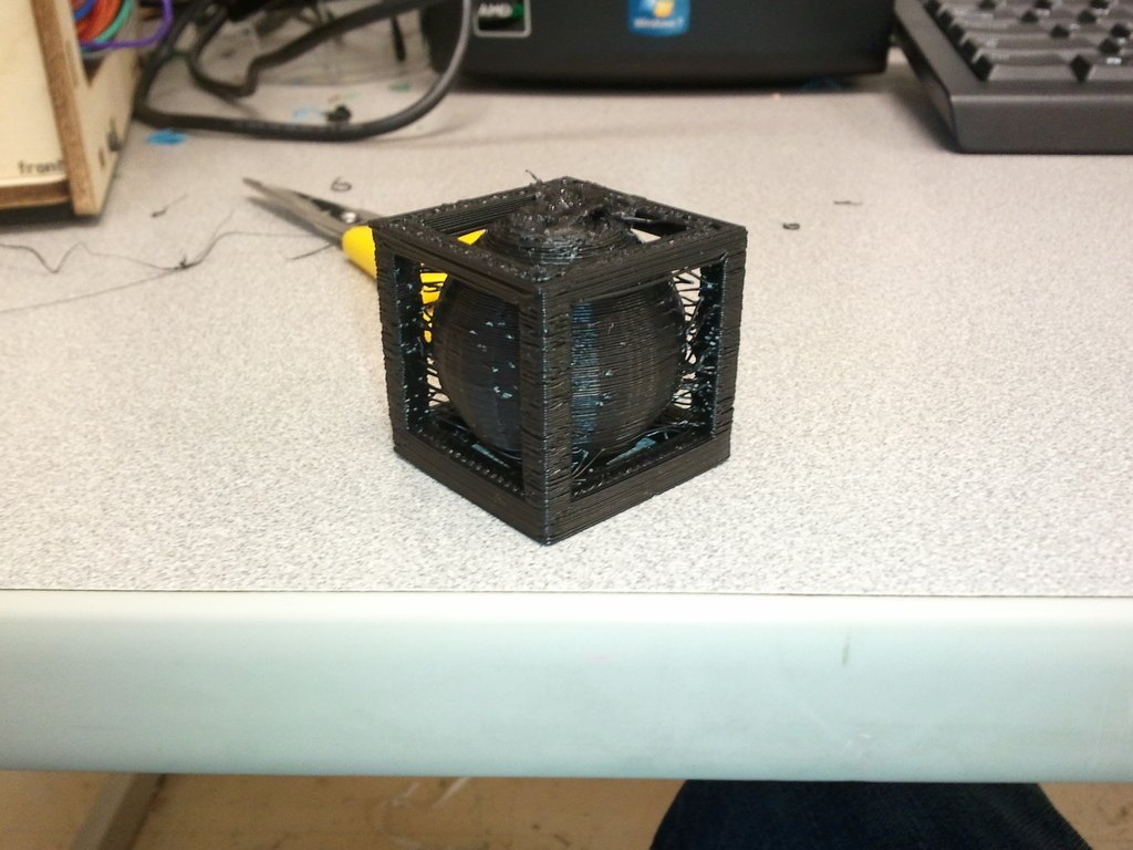 方块中有个球 by 浏阳河啊 3D打印模型