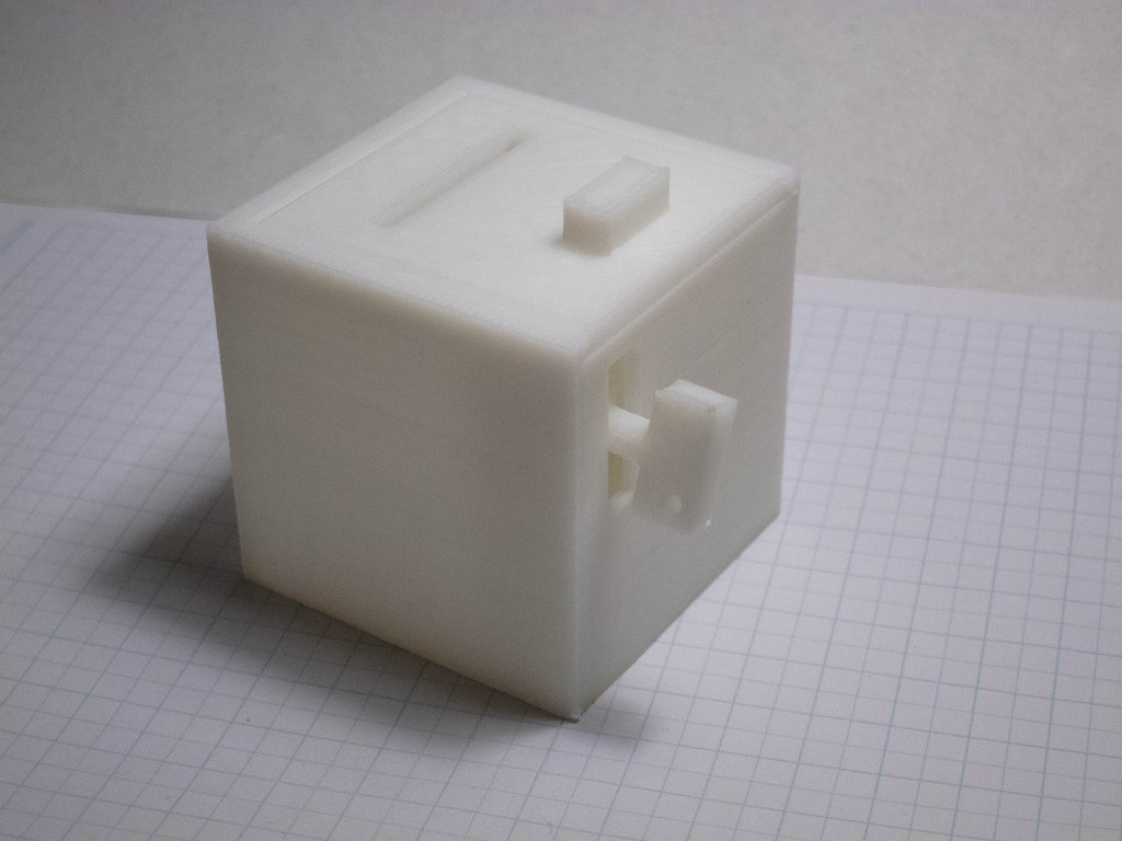 自带锁的存钱罐 by 摆渡人 3D打印模型