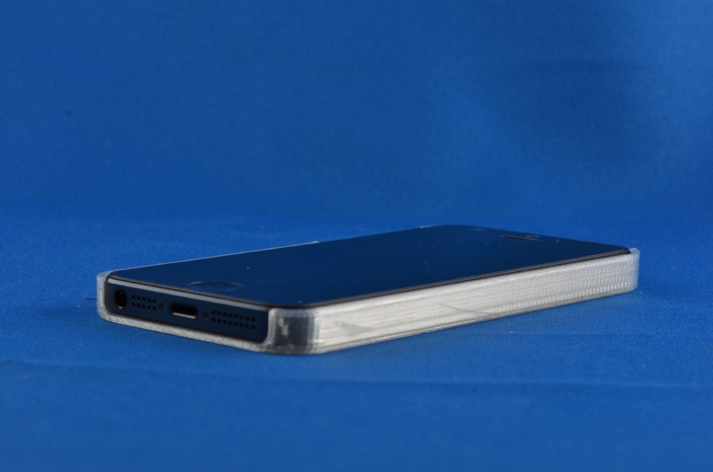 Iphone 5手机壳—钢丝镂花造型 by DNSpod 3D打印模型