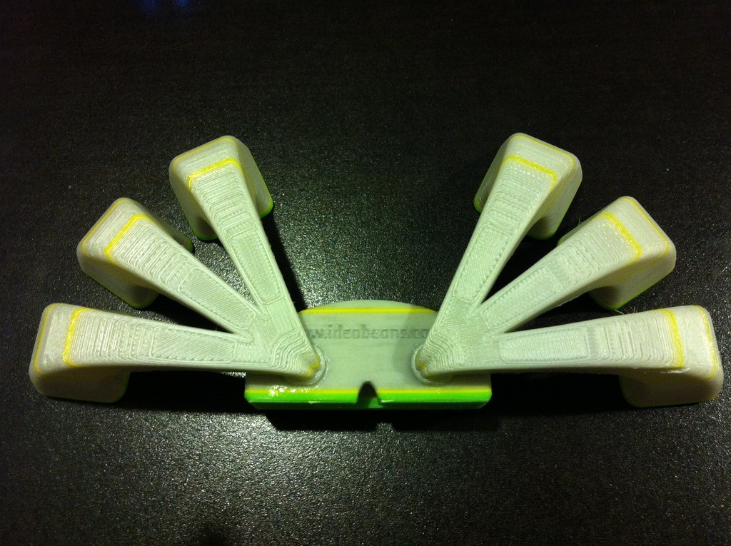 孔雀开屏iPhone机座 by PLA是什么 3D打印模型