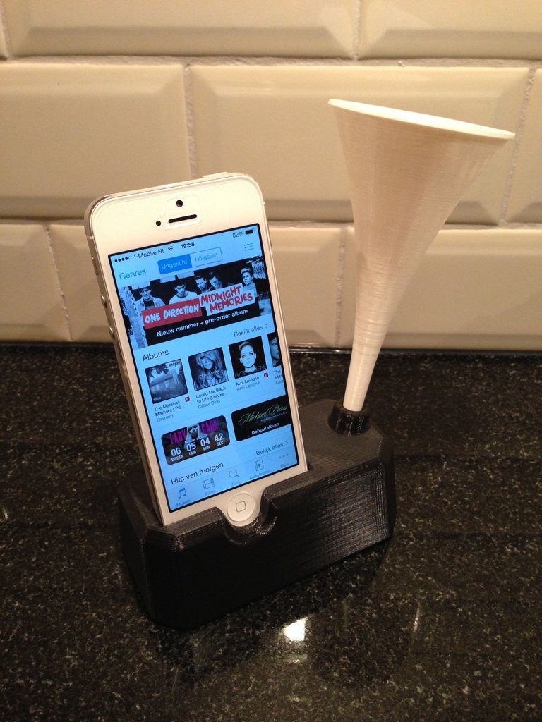 带喇叭的iphone支架 by 摆渡人 3D打印模型