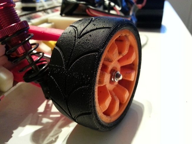 双喷头打印的汽车轮 by 大黄易 3D打印模型